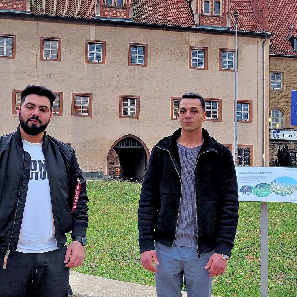Die Zeitzer Syrer Ammar Sabsoob (links) und Noureddin Zaki können noch nicht einschätzen, in welche Richtung sich ihr Heimatland entwickelt. 