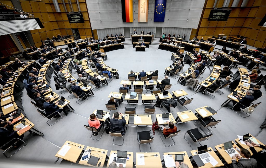 Das Berliner Abgeordnetenhaus kann Untersuchungsausschüsse einsetzen, die bestimmte Vorfälle oder Vorgänge prüfen und dazu auch Beteiligte befragen.