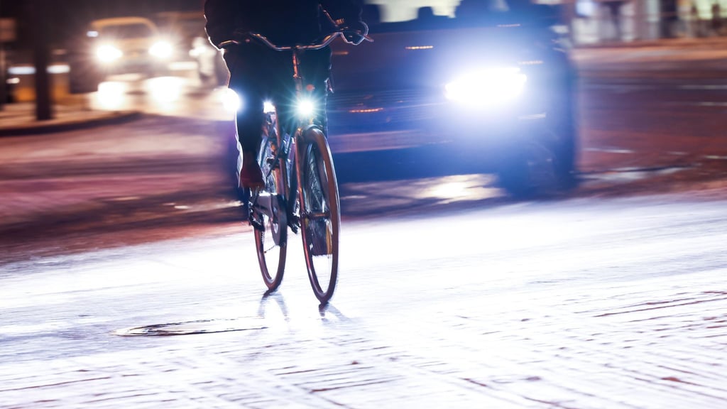 Ob mit Auto, Rad oder Bahn: Schneefall und Glätte sind keine Entschuldigung dafür, zu spät zur Arbeit zu erscheinen.