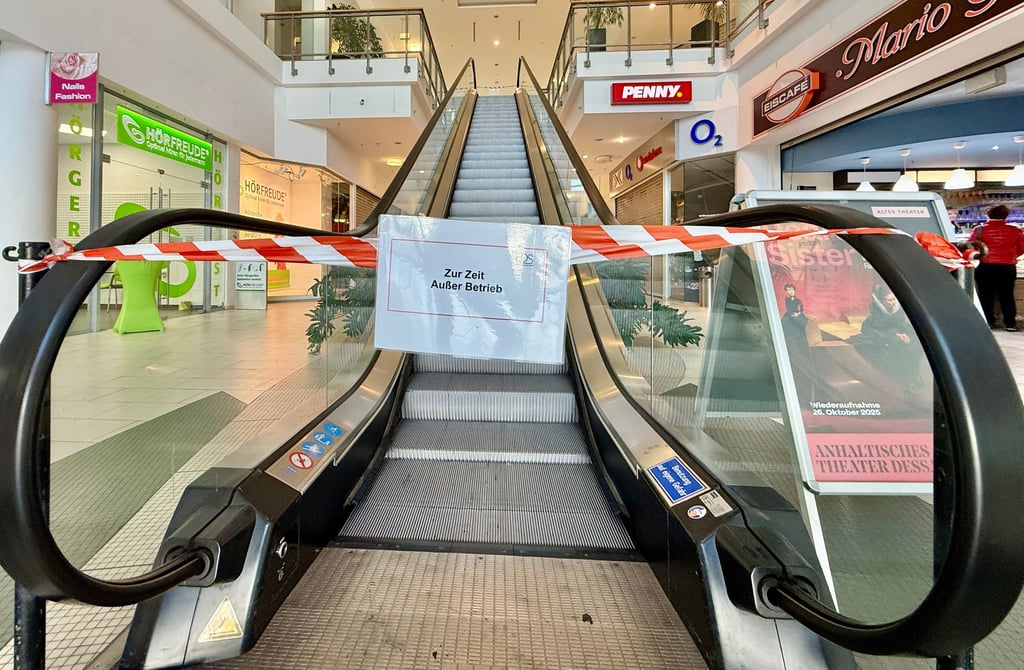 Im Dessau-Center sieht es gespenstisch leer aus.