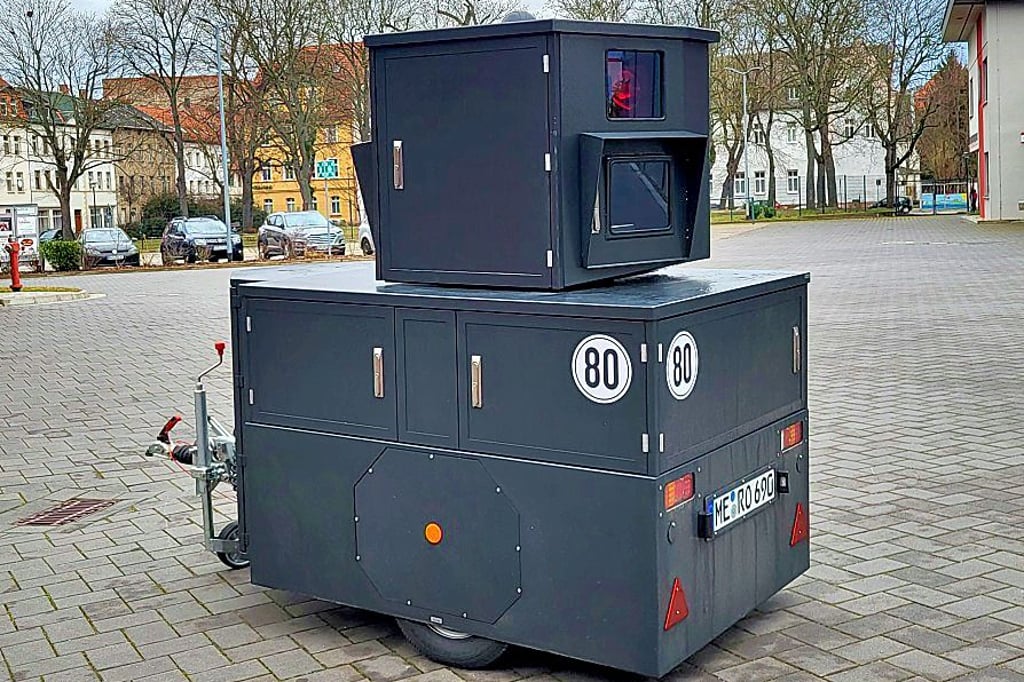 Die Naumburger „Marion“ ist das gleiche semistationäre Blitzer-Modell wie „Hildegard“ (siehe Foto), mit dem Weißenfels sehr zufrieden ist.   