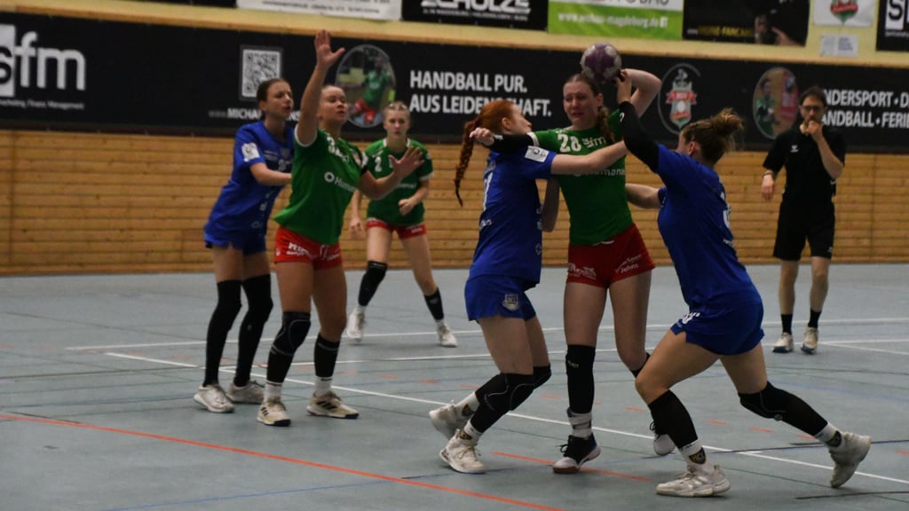 Hanna Eckler (am Ball) hat sich durch die Abwehr gekämpft. Ihr gelang gegen Leipzig ein Tor. 