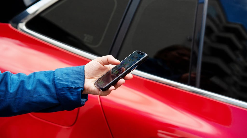 Nach Unfall: Wer auf eigene Faust einen Mietwagen bucht, kann gegen die Schadenminderungspflicht verstoßen.