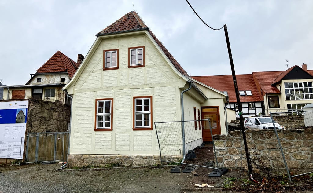 Das Haus am Badstuben 4 in Ballenstedt wurde nach historischem Vorbild wieder aufgebaut. Von dem Haus stand nur noch eine Giebelwand.