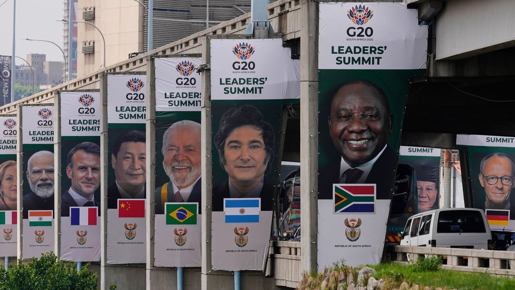 Auf den Plakaten zum G20-Gipfel in Johannesburg ist Chinas Präsident Xi noch zu sehen. Kommen wird er aber nicht.