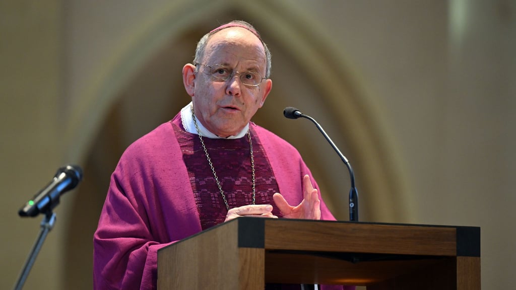 Erfurts Bischof Ulrich Neymeyr betonte in seiner Ansprache zum traditionellen Elisabethempfang die Bedeutung von Hoffnung in den aktuellen Krisenzeiten. (Archivbild)