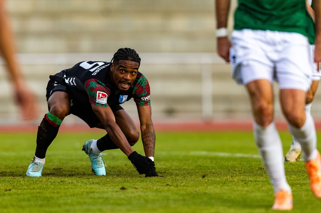 Ado Onaiwu, hier im Testspiel gegen den 1. FC Schweinfurt, ist beim 1. FC Magdeburg noch nicht angekommen.