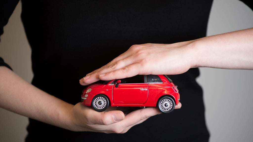 Wechselzeit bei Kfz-Versicherungen: Wer sorgfältig vergleicht, kann Geld sparen.