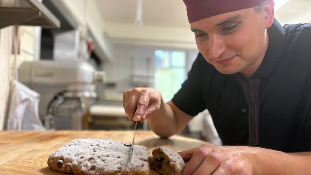 Pascal Delorme führt die Tradition der Familienbäckerei in Burg fort - und damit auch die Stollentradition.