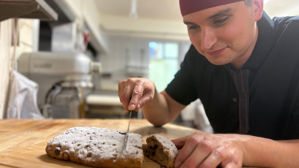 Pascal Delorme führt die Tradition der Familienbäckerei in Burg fort - und damit auch die Stollentradition.