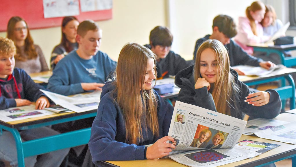 Die achte Klasse des Burgstadtgymnasiums Querfurt beim Medienunterricht mit  Redakteurinnen der Mitteldeutschen Zeitung.