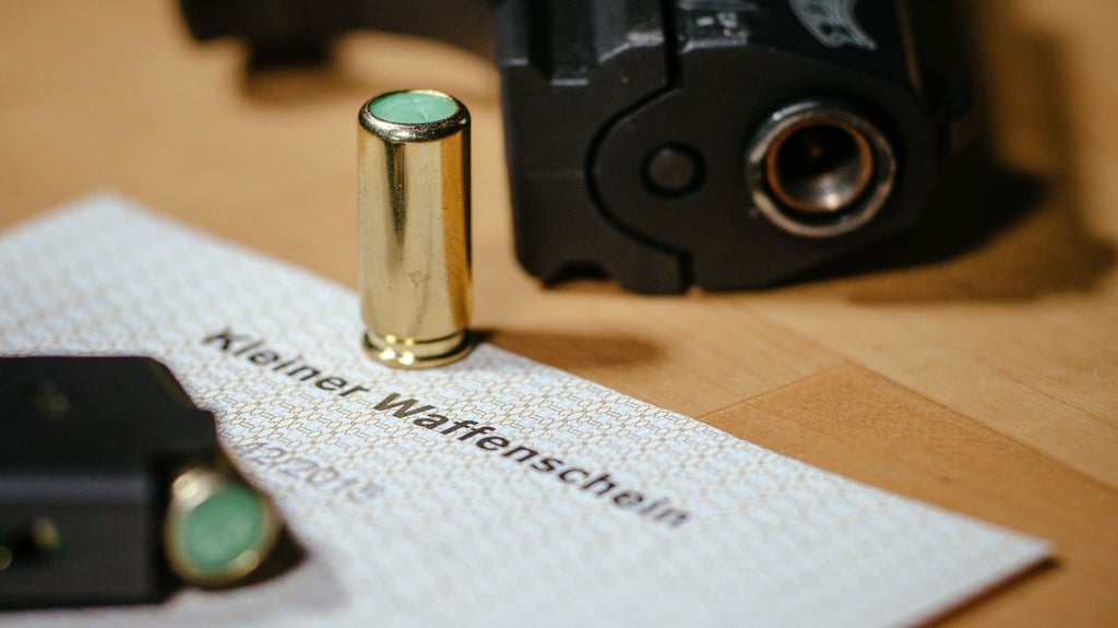 Waffenscheine können in der Börde jetzt auch online beantragt werden.