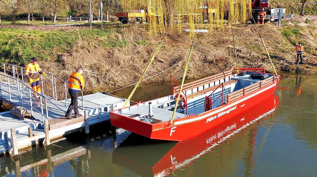 Nicht barrierefrei: die Fähre im Blütengrund. E-Biker haben das Nachsehen.