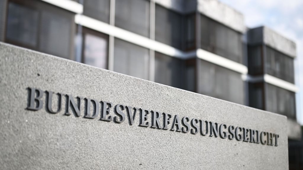 Karlsruhe hat die Anforderungen an Durchsuchungen im Rahmen von Abschiebungen geprüft. (Archivbild)