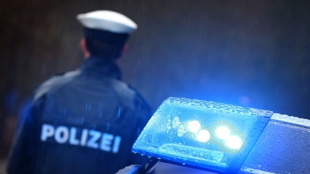 Ein 52-jähriger Mann hat in Magdeburg mit einer Waffe mehrere Schüsse von seinem Balkon aus abgegeben.&nbsp;