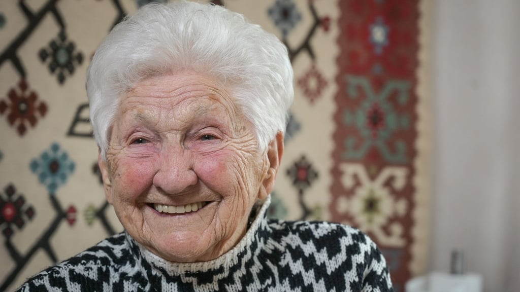 Mit 100 Jahren lebt es sich nicht allzu anders, findet Johanna Quaas, die älteste Turnerin der Welt.