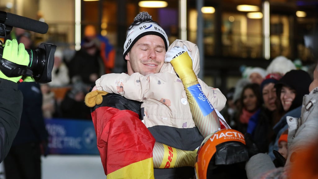 Olympiasieger Christopher Grotheer hält Töchterchen Elsa fest in den Armen: Für seine Frau Mary Ann und das gemeinsame Kind hat er bereits das Hotelquartier für die Winterspiele in Cortina d’Ampezzo gebucht.
