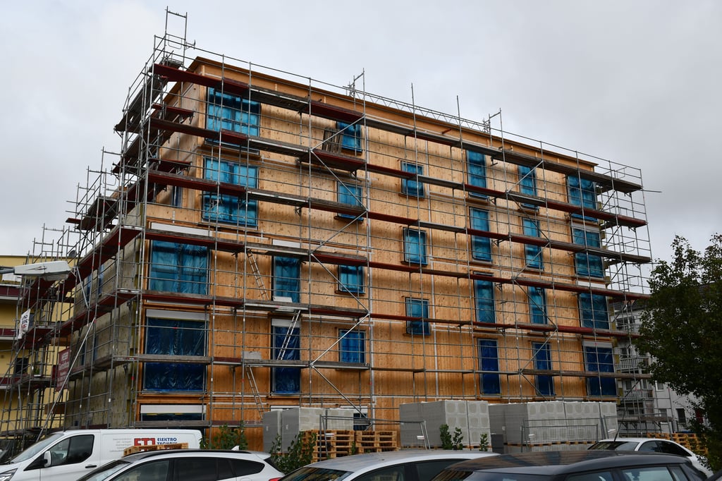 Der Rohbau für Magdeburgs erstes Mehrfamilienhaus aus Holz steht bereits.