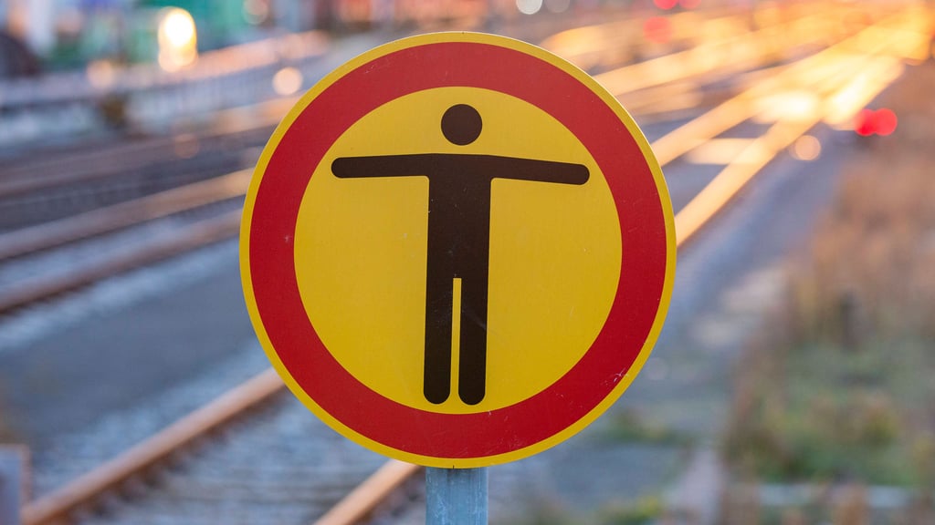 Am Zerbster Bahnhof ist eine Person von einem Zug erfasst worden.