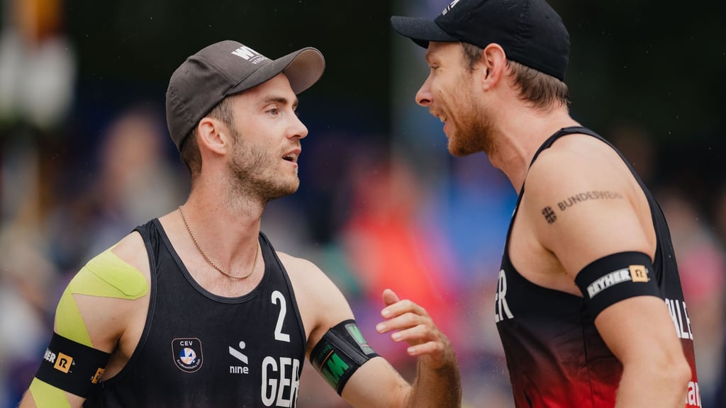 Nils Ehlers (r) und Clemens Wickler stehen m WM-Viertelfinale.