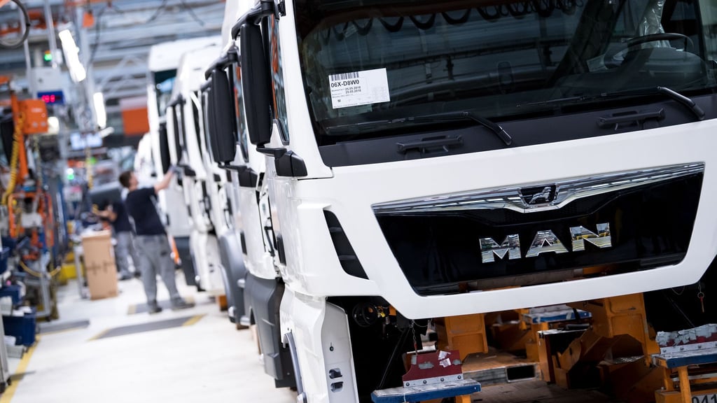 Der LKW- und Bushersteller MAN baut 2.300 Jobs in Deutschland ab. (Arbchivbild)