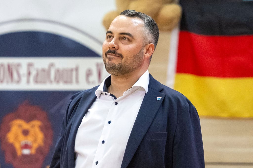 Timur Topal trainiert seit 2023 die Frauen des Syntainics MBC. Für Filme bleibt nur noch wenig Zeit. 