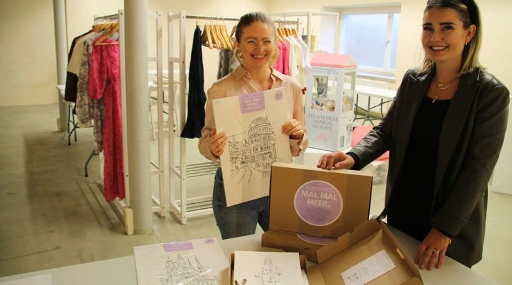 Veranstalterin Jenny Falke (rechts) und Ausstellerin Franziska Herrmann im Eventatelier in der Fährstraße, wo am Wochenende der Hometown Markt stattfindet.