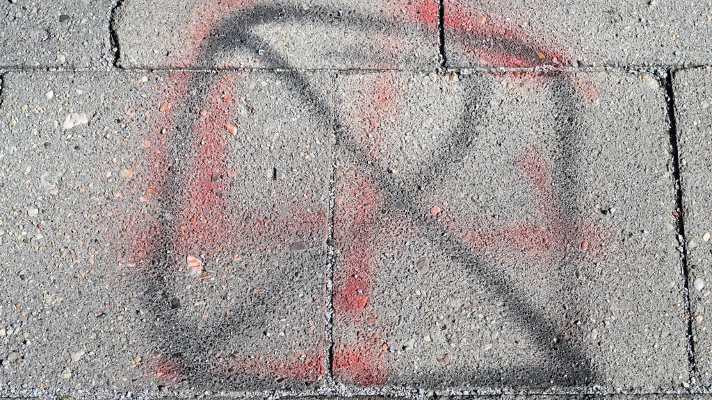 694 rechte Straftaten in nur drei Monaten - darunter waren im dritten Quartal dieses Jahres auch körperliche Attacken. (Symbolbild)