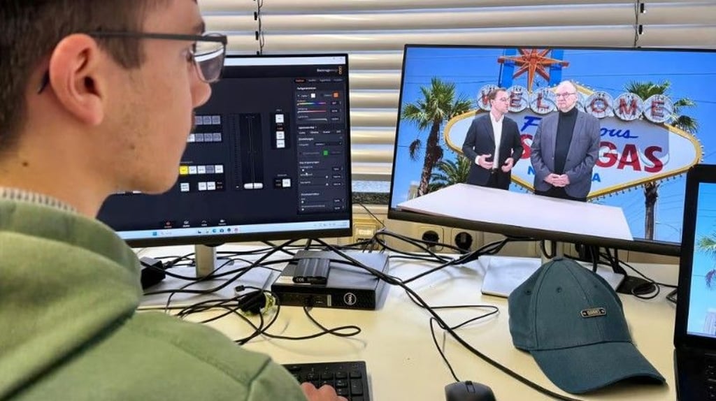 Ab nach Las Vegas: Der Neuntklässler Yannick hat Schulleiter Stephan Baier und Ministerpräsident Reiner Haseloff dank Green Screen in die USA geschickt.&nbsp;