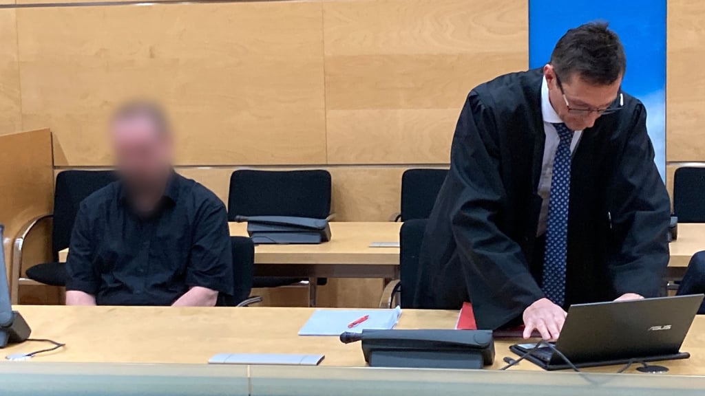 Zum Verhandlungsauftakt zeigte sich der Angeklagte geständig.
