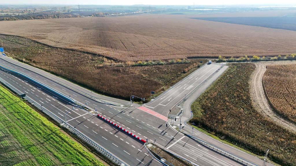 Blick auf knapp 400 Hektar Ackerland, das Intel von der Stadt Magdeburg gekauft hatte. Die Stadt bemüht sich nach dem Intel-Aus um einen Rückkauf der Fläche am Eulenberg.