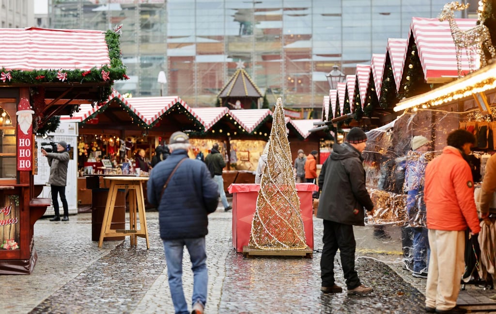 Am Vormittag öffnete der Magdeburger Weihnachtsmarkt offiziell - genau elf Monate nach dem Anschlag.