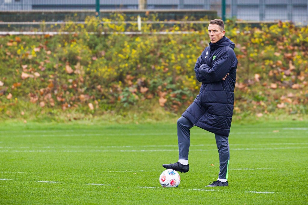 Wolfsburgs Interimscoach Daniel Bauer freut sich auf den Neustart.