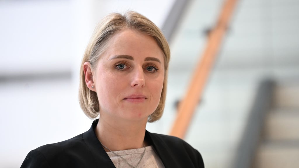 Seit drei Jahren sitzt Behrendt für die AfD im Landtag – politisch verortet sie sich selbst als konservativ und rechts.