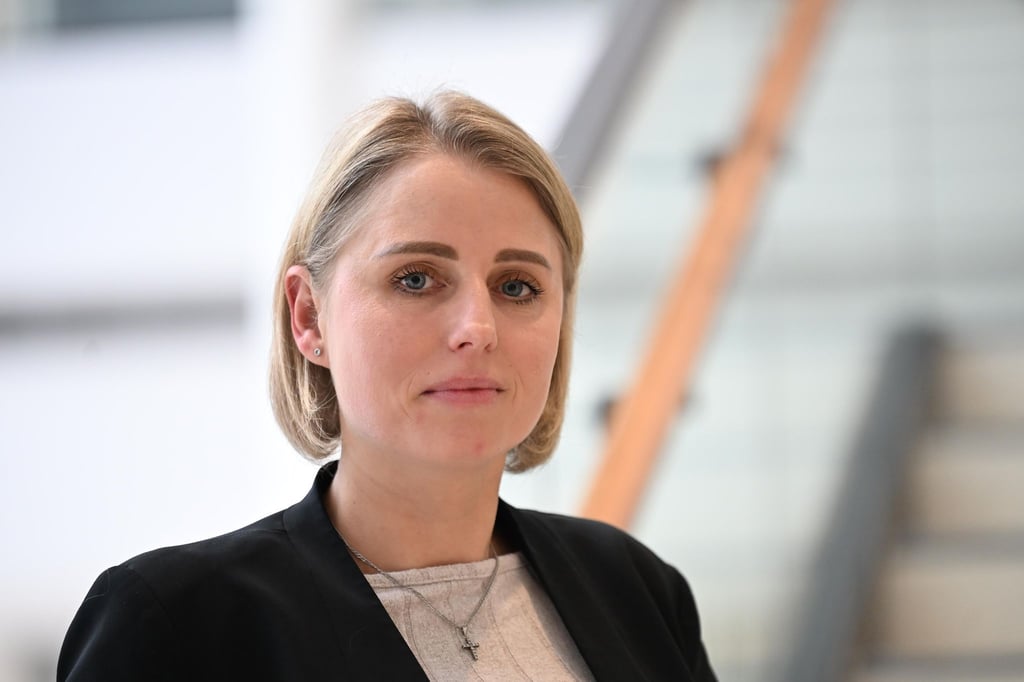 Seit drei Jahren sitzt Behrendt für die AfD im Landtag – politisch verortet sie sich selbst als konservativ und rechts.