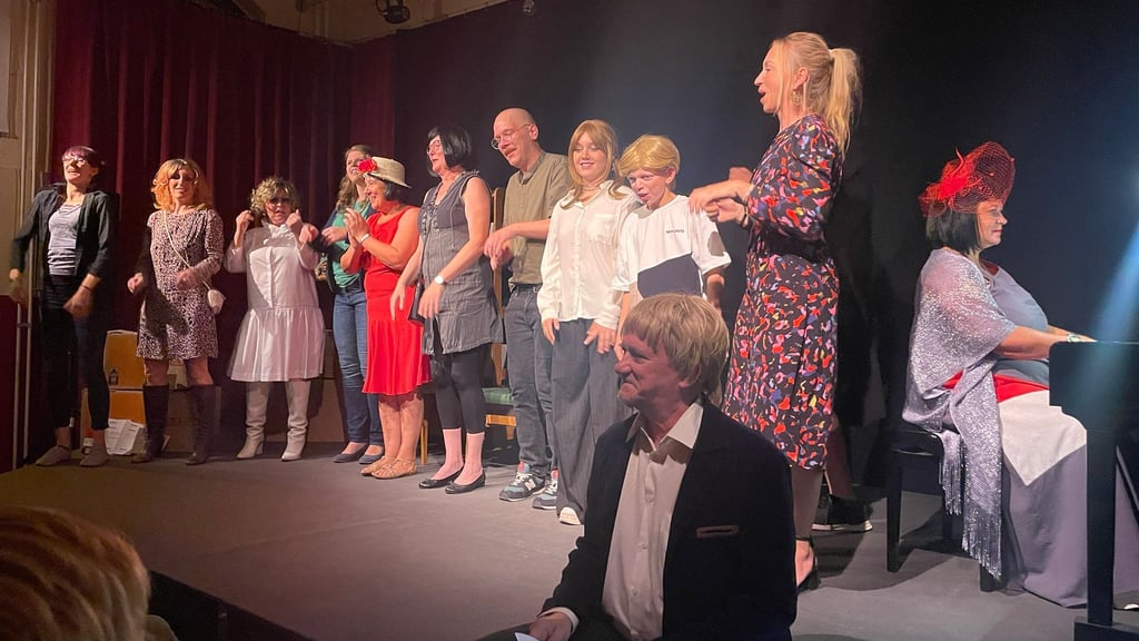 Magdeburger Amateurschauspieler haben sich zu einem Theaterensemble zusammengefunden. Auch in diesem Jahr führen sie eine Krimi-Komödie auf.