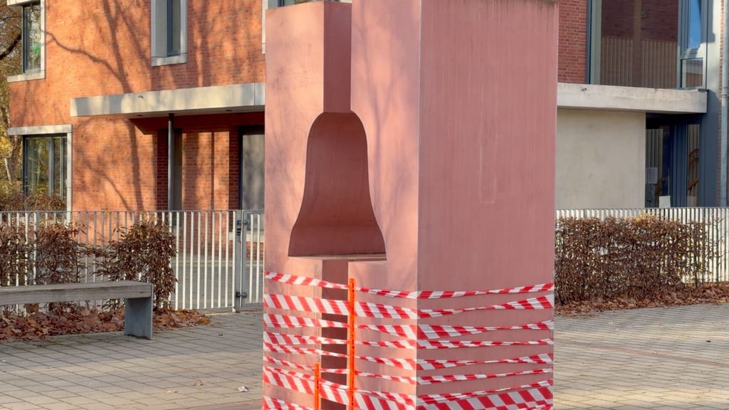 Die Polizei stellte die gestohlene Glocke sicher.