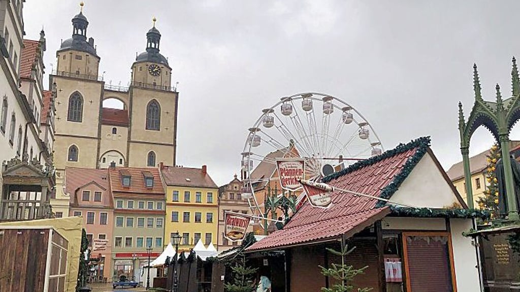Die Vorbereitungen für den Weihnachtsmarkt in Wittenberg sind weit gediehen. Doch startet der Markt wie geplant am Montag? Nach einem Kriesentreffen im Rathaus sind die Macher optimistisch.&nbsp;