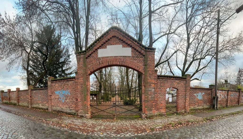 Der Friedhof der Pfeifferschen Stiftungen wurde im Herbst 2025 für Besucher geschlossen. 