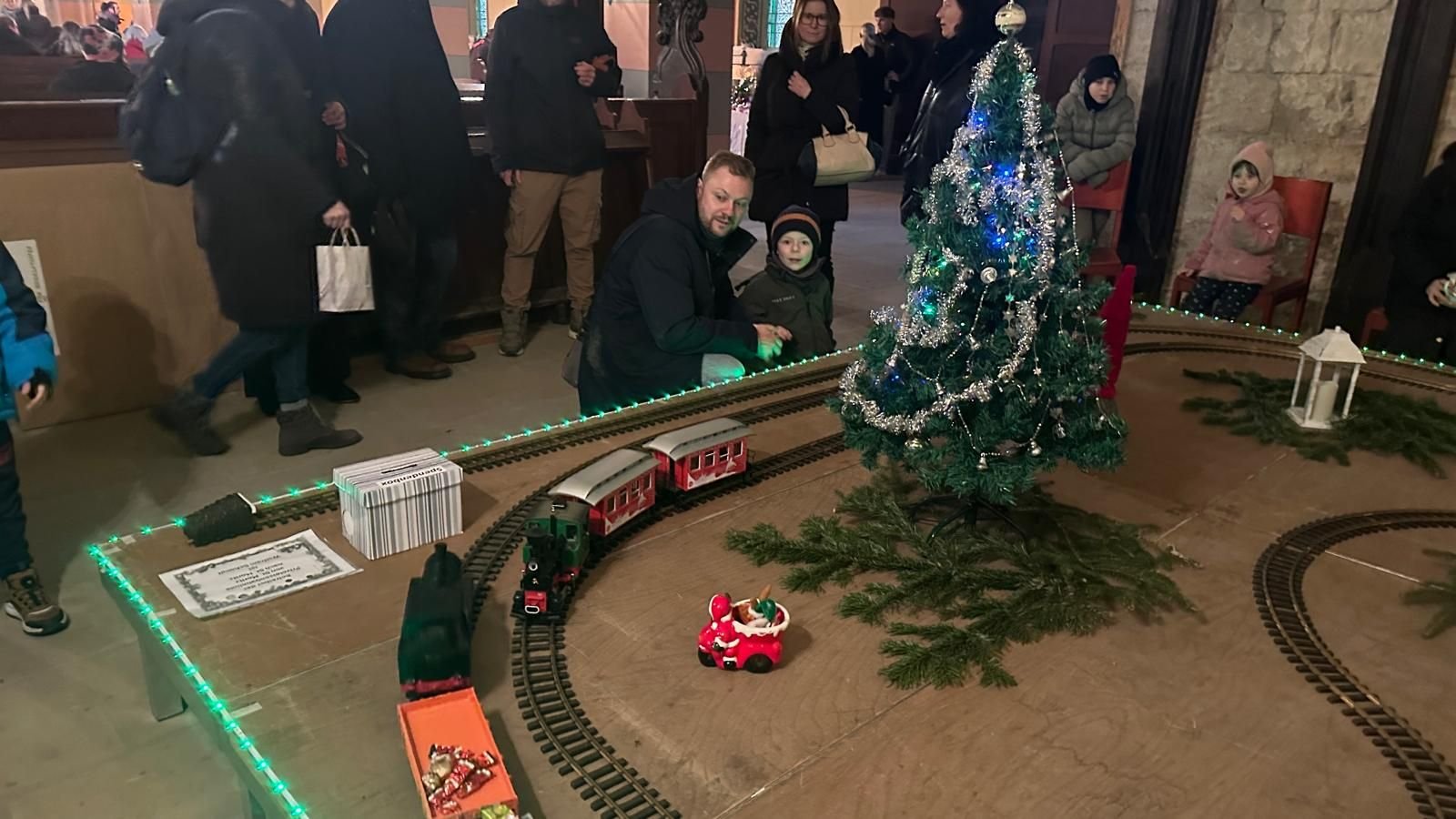 Weihnachten im Harz: In Halberstadt trägt der Weihnachtsmann eine Trillerpfeife