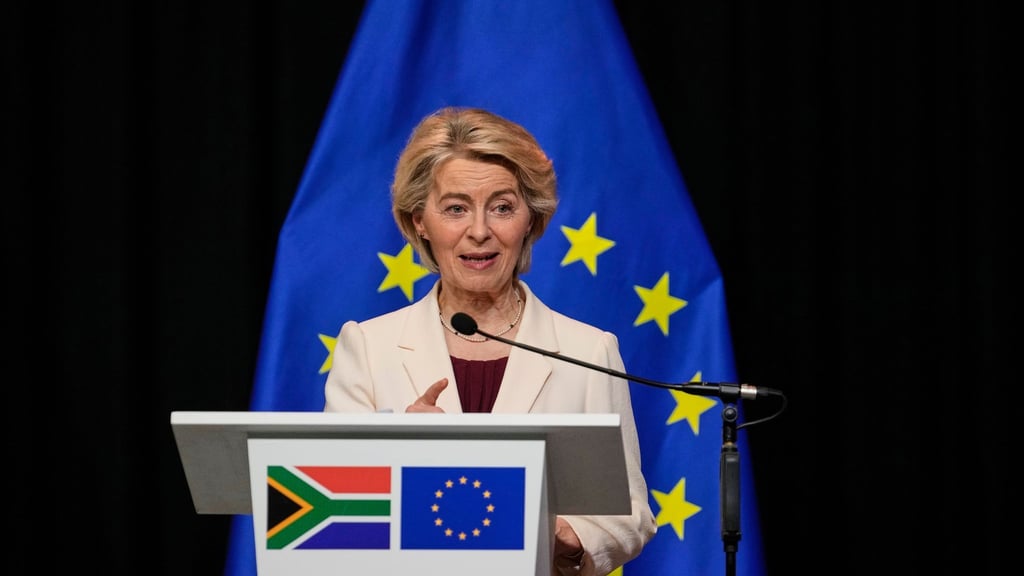Will jetzt unter anderem mit dem ukrainischen Präsidenten Wolodymyr Selenskyj sprechen: EU-Kommissionspräsidentin Ursula von der Leyen. (Archivbild)