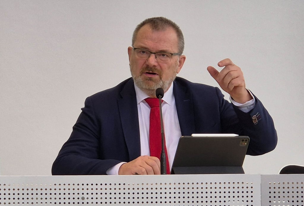 Arbeitsagentur-Chef Klaus-Peter Hansen sieht im Abbau der Jugendarbeitslosigkeit ein vordringliches Anliegen (Archivbild).