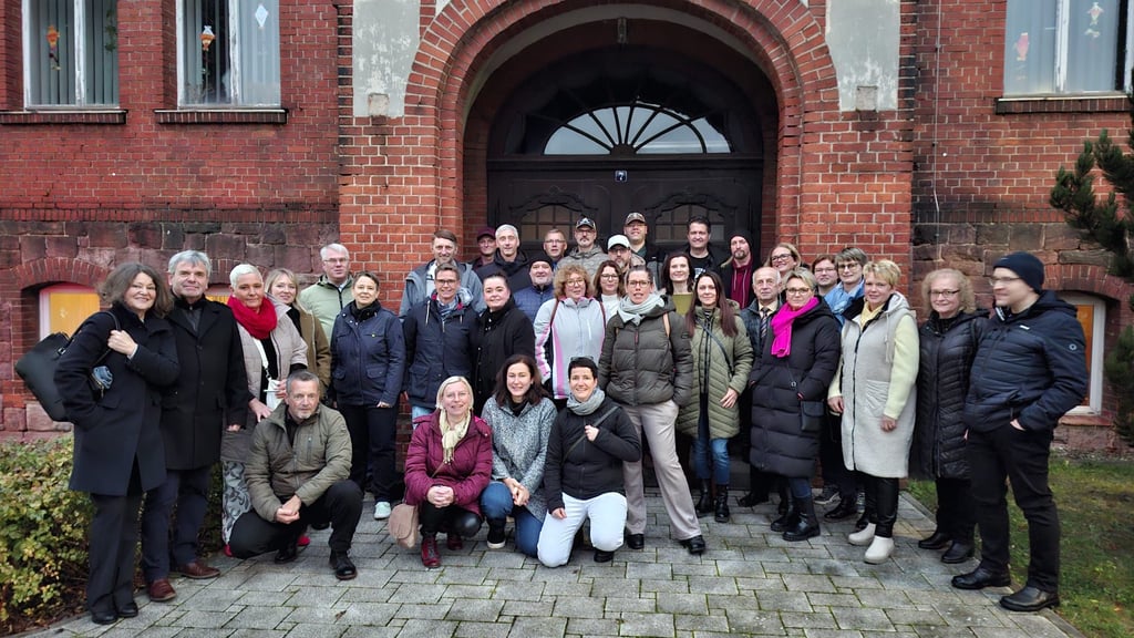 Der erste Abiturjahrgang des Goethe-Gymnasiums in Kelbra traf sich nach 30 Jahren wieder mit den Lehrern. 