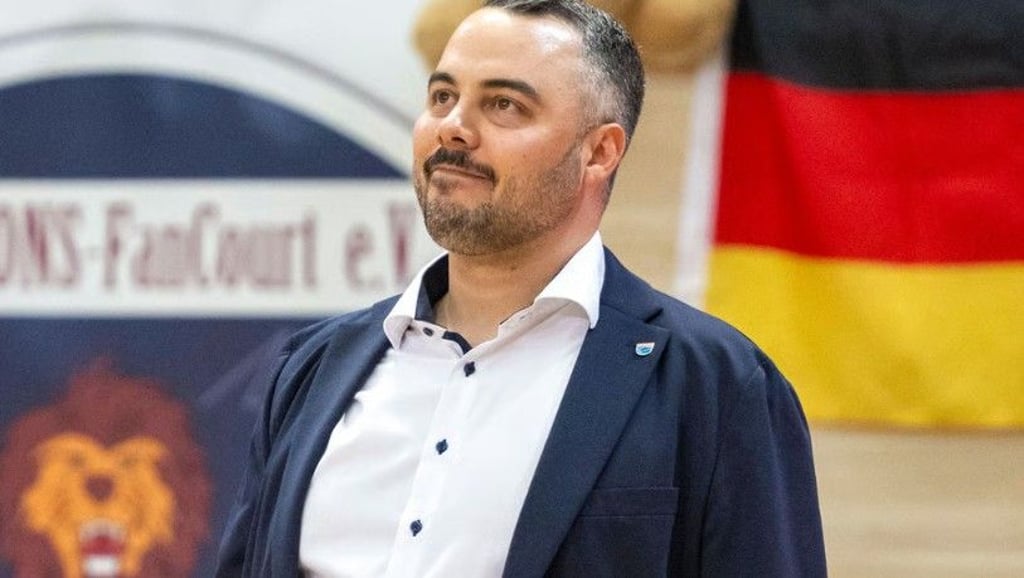 Timur Topal trainiert seit 2023 die Frauen des Syntainics MBC. Für Filme bleibt nur noch wenig Zeit.&nbsp;