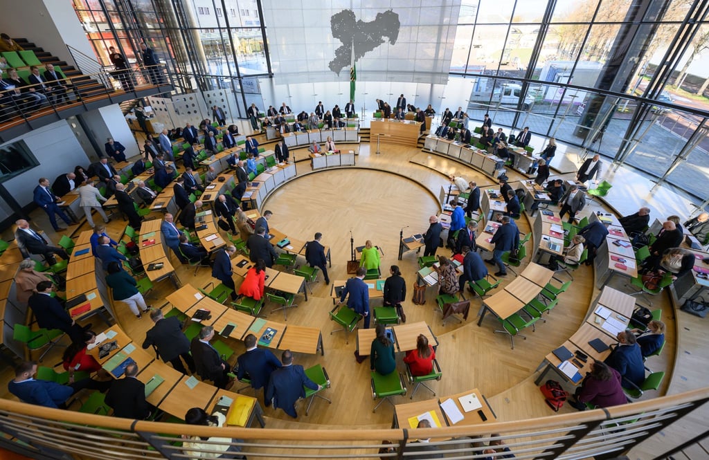 Grüne und Linke kritisieren die Arbeit der Minderheitsregierung in Sachsen. (Archivbild)