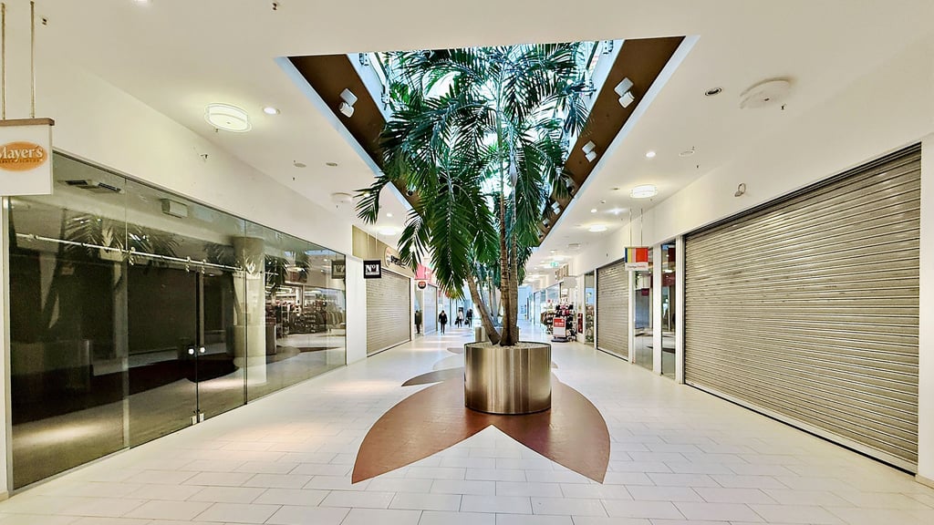 Gähnende Leere herrscht auch mitten am Tag im Dessau Center. Nun zieht auch noch Discounter Penny aus. Daher gibt es jetzt&nbsp; Ideen für eine Umnutzung des Einkaufszentrums.