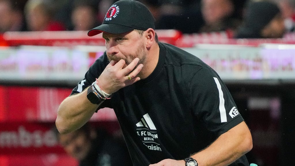 Steffen Baumgart will mit Union Berlin an die positive Leistung aus dem 2:2 gegen den FC Bayern anknüpfen. (Archivbild)