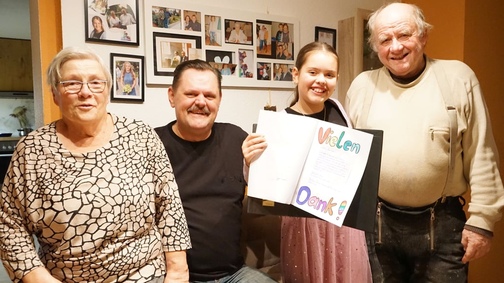 Gabi und Dietmar Neubauer werden im Frühjahr an die Ostsee reisen. Dafür haben viele Spender gesorgt. Organisiert wurde die Aktion von Gerrit Werner. Tochter Elisa hat das Geschenk ins Bild gesetzt. 