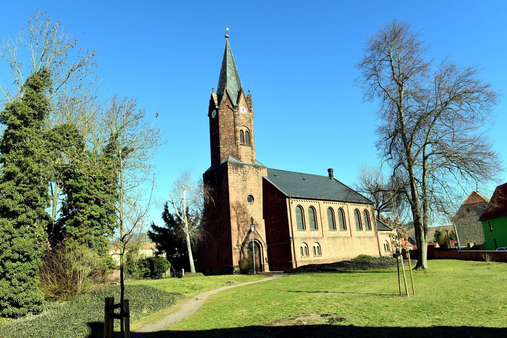 Blick auf die Autobahnkirche in Rothenschirmbach.