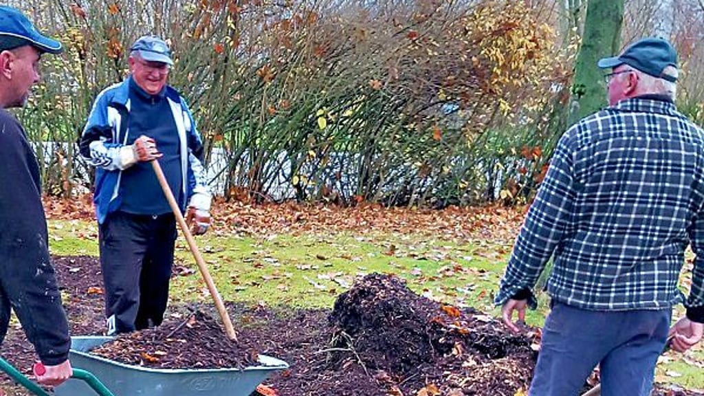  Crossgolfer trafen sich zu Pflegearbeiten im Arboretum in Annarode.  